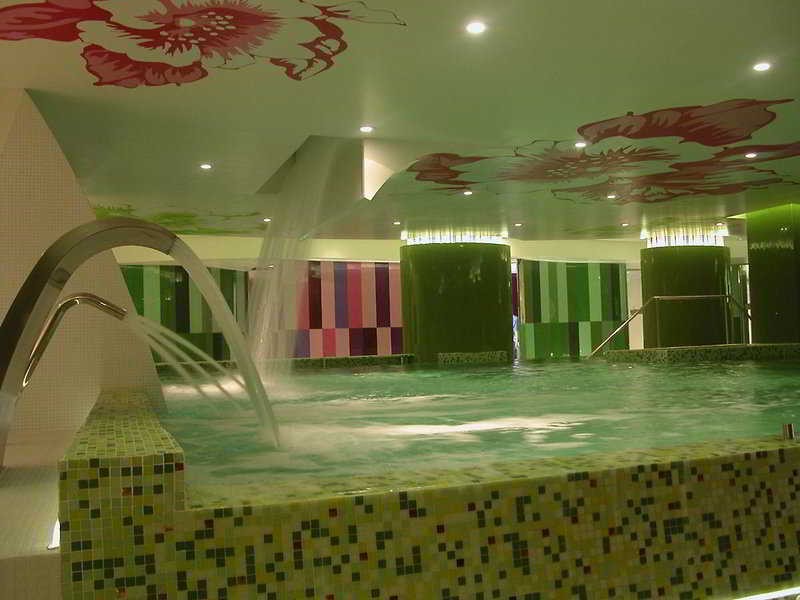 Sports and Entertainment
Sports and Entertainment
di Beatriz Playa & Spa