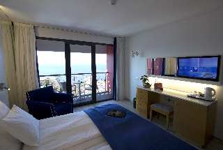 Room
Room
di Four Views Monumental