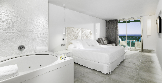 Room
Room
di Barcelo La Galea