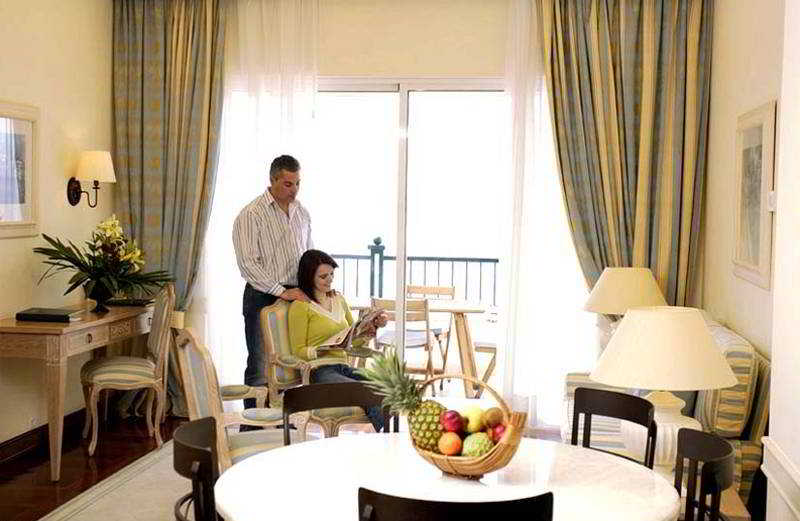 Room
Room
di Madeira Regency Palace