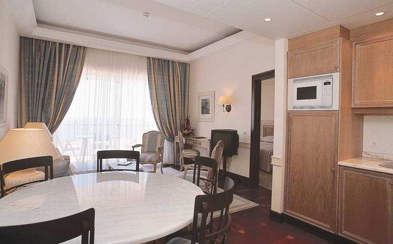 Room
Room
di Madeira Regency Palace