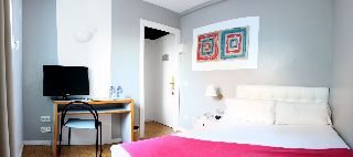 Room
Room
di Hotel Subur