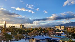 Parque del Lago Boutique Hotel image 1