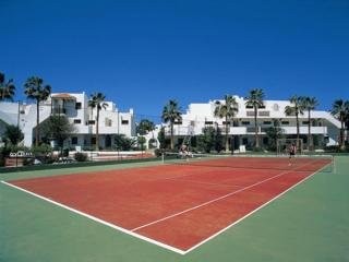 Sports and Entertainment
Sports and Entertainment
di Hesperia Bristol Playa