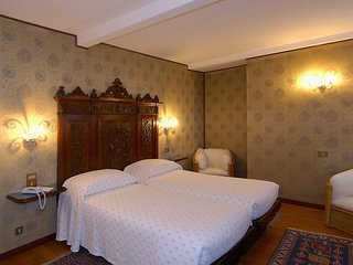Room
Room
di Saturnia & International