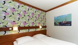 Room
Room
di Viennart am Museumsquartier