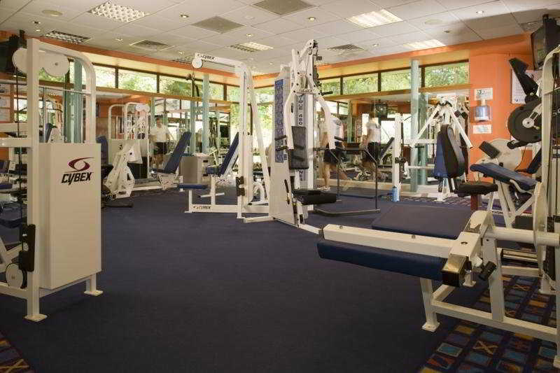 Sports and Entertainment
Sports and Entertainment
di Hilton Aberdeen Treetops