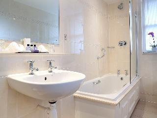 Room
Room
di Macdonald New Blossoms