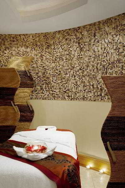 Sports and Entertainment
Sports and Entertainment
di Sheraton Jumeirah Beach Resort