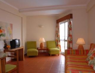 Room
Room
di Dorisol Florasol