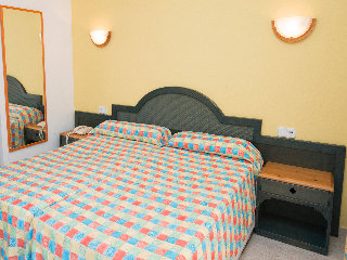 Room
Room
di Complejos San Miguel Park / Esmeralda Mar