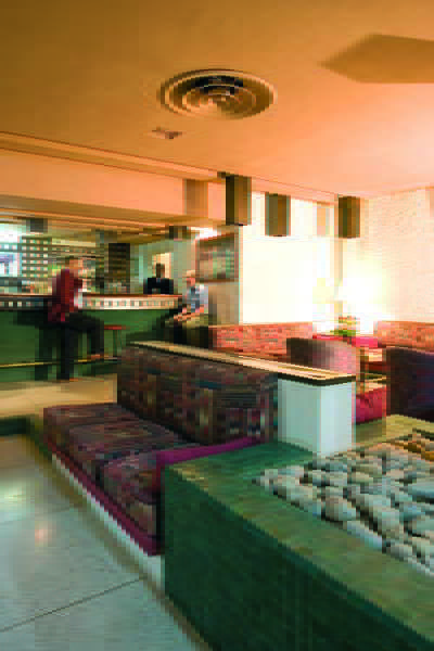 Bar
Bar
di Kenzi Rissani