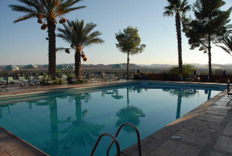 Pool
Pool
di Kenzi Azghor