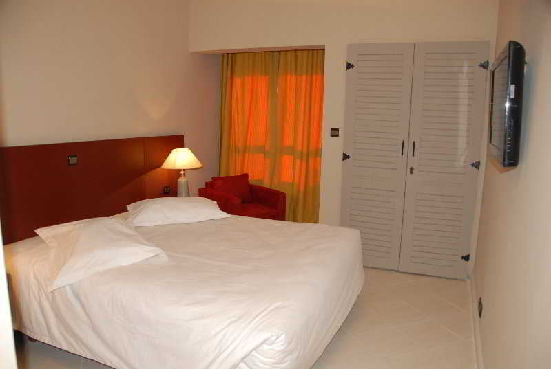 Room
Room
di Kenzi Azghor