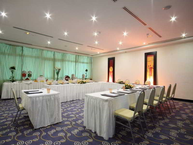 Conferences
Conferences
di Golden Tulip Mechtel