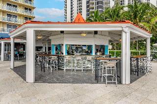 Bar
 di Ramada Plaza Marco Polo Beach Resort