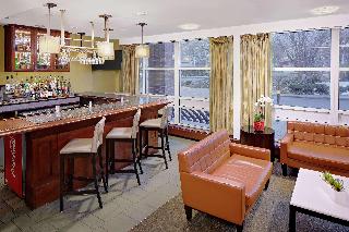 Bar
 di DoubleTree Club by Hilton Boston Bayside