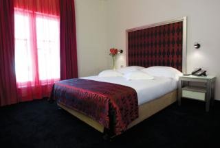 Room
Room
di Central Bucharest