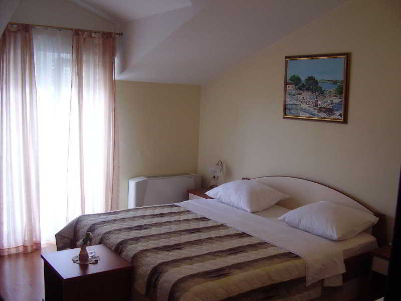 Room
 di Adria