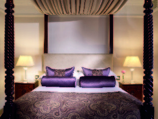 Room
Room
di Macdonald Compleat Angler