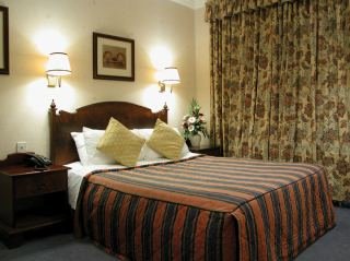 Room
Room
di North Stafford Britannia