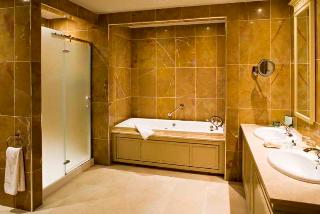 Room
Room
di Knockranny House