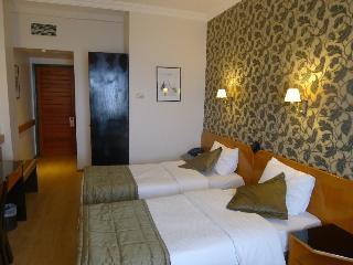 Room
Room
di Assos Eden Gardens