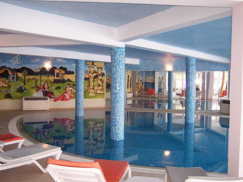 Sports and Entertainment
Sports and Entertainment
di LA Hotel & Resort