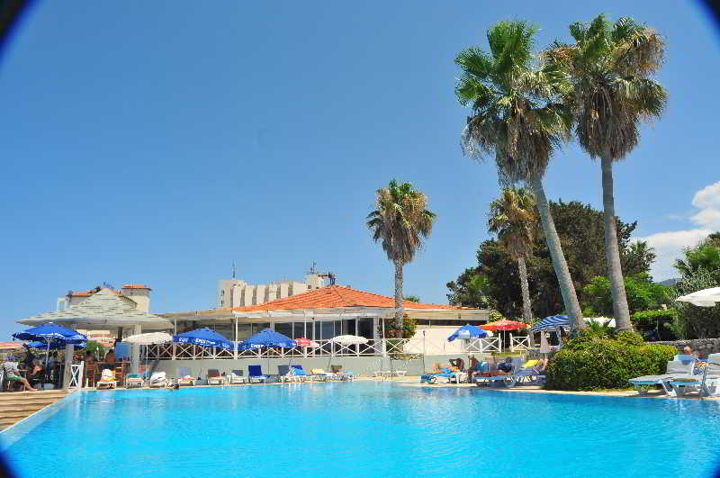 Pool
Pool
di LA Hotel & Resort