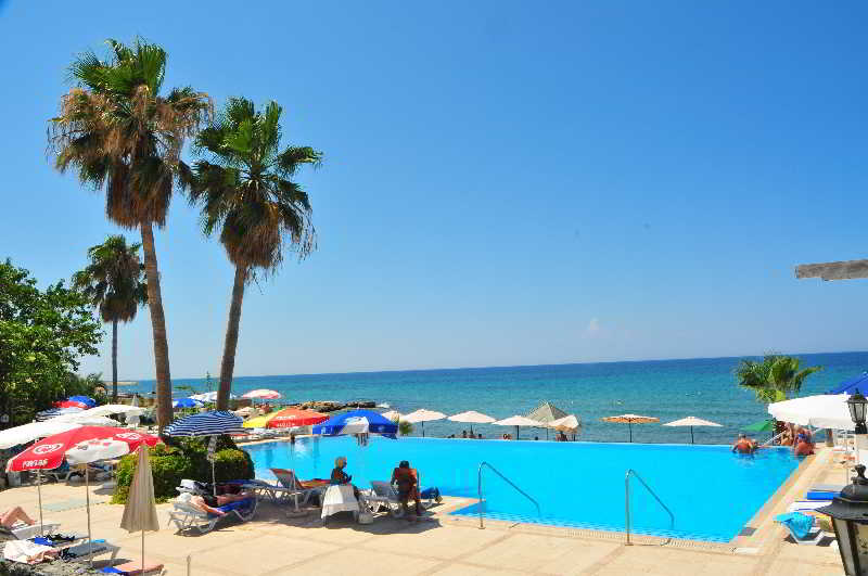 Pool
Pool
di LA Hotel & Resort