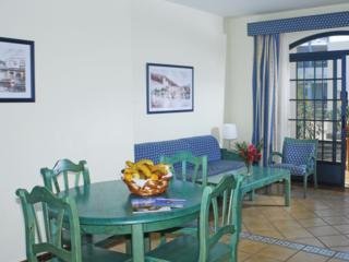 Room
Room
di HD Pueblo Marinero Adults Exclusive