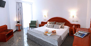 Room
Room
di Suitehotel S'Argamassa Palace