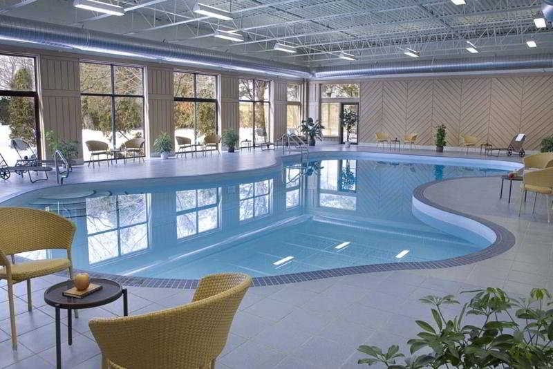 Pool
 di Days Hotel & Conference Center Toronto Don Valley