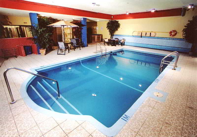 Pool
 di Hotel Universel Montreal