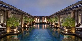 Pool
 di Crowne Plaza Bangkok Lumpini Park