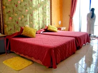 Room
Room
di Telegrafo Boutique