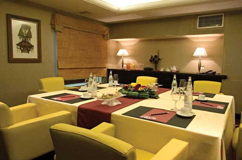 Conferences
Conferences
di Saratoga Boutique