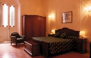 Room
Room
di Conde de Villanueva Boutique