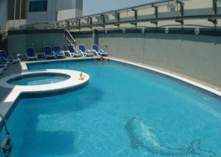 Pool
 di Emirates Concorde Hotel