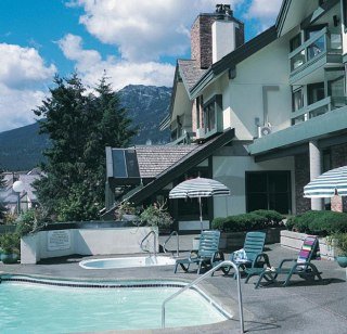Pool
 di Whistler Village Inn & Suites