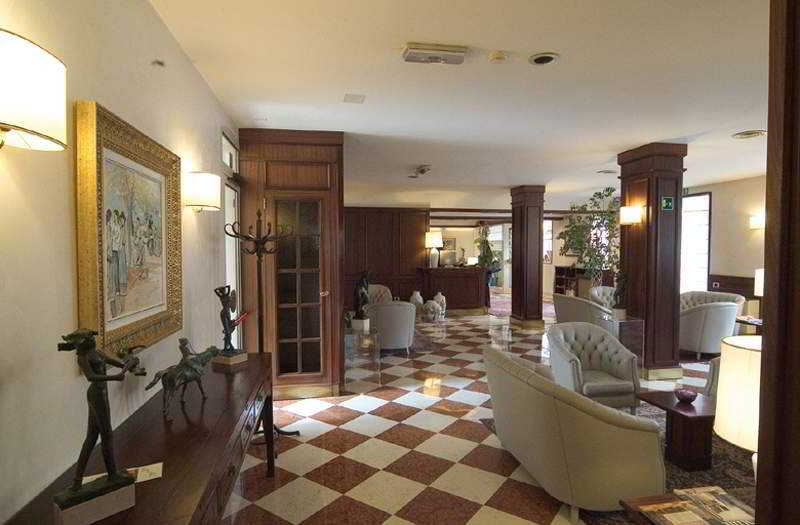 Lobby
Lobby
di Alla Torre