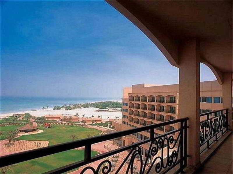 General view
 di Danat Resort Jebel Dhann
