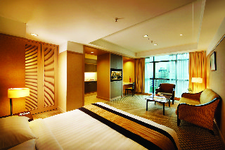 Room
 di Pacific Regency Hotel Suites