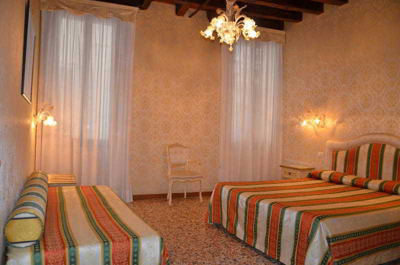 Room
Room
di Residenza La Campana