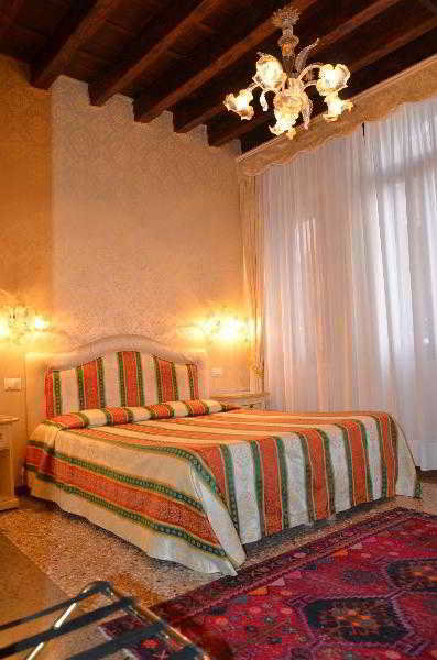 Room
Room
di Residenza La Campana