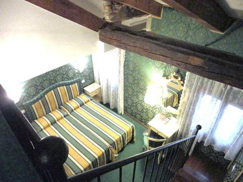 Room
Room
di Residenza La Campana