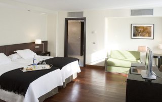 Room
Room
di NH Puerta de la Catedral