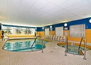 Pool
 di Econo Lodge Inn & Suites University