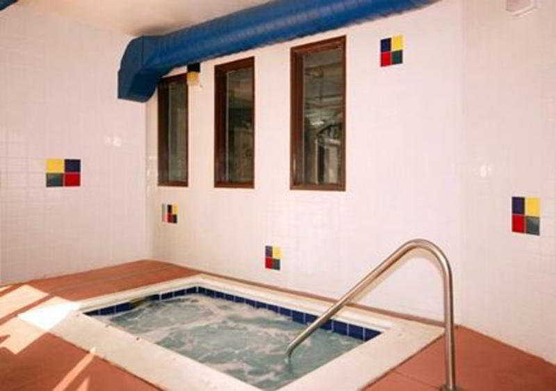 Pool
 di Comfort Inn North