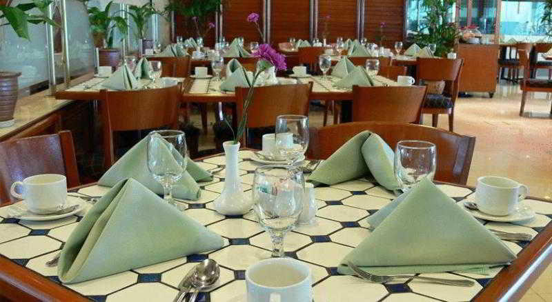 Restaurant
 di Primula Beach Hotel Kuala Terengganu